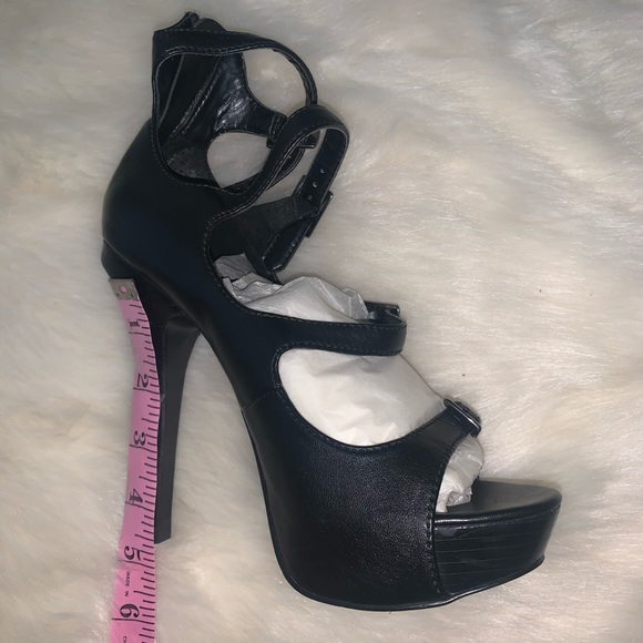 Bakers Leatherette Strappy Heel - Picture 9 of 9